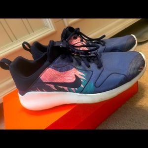 Nike tropical tennis shoes